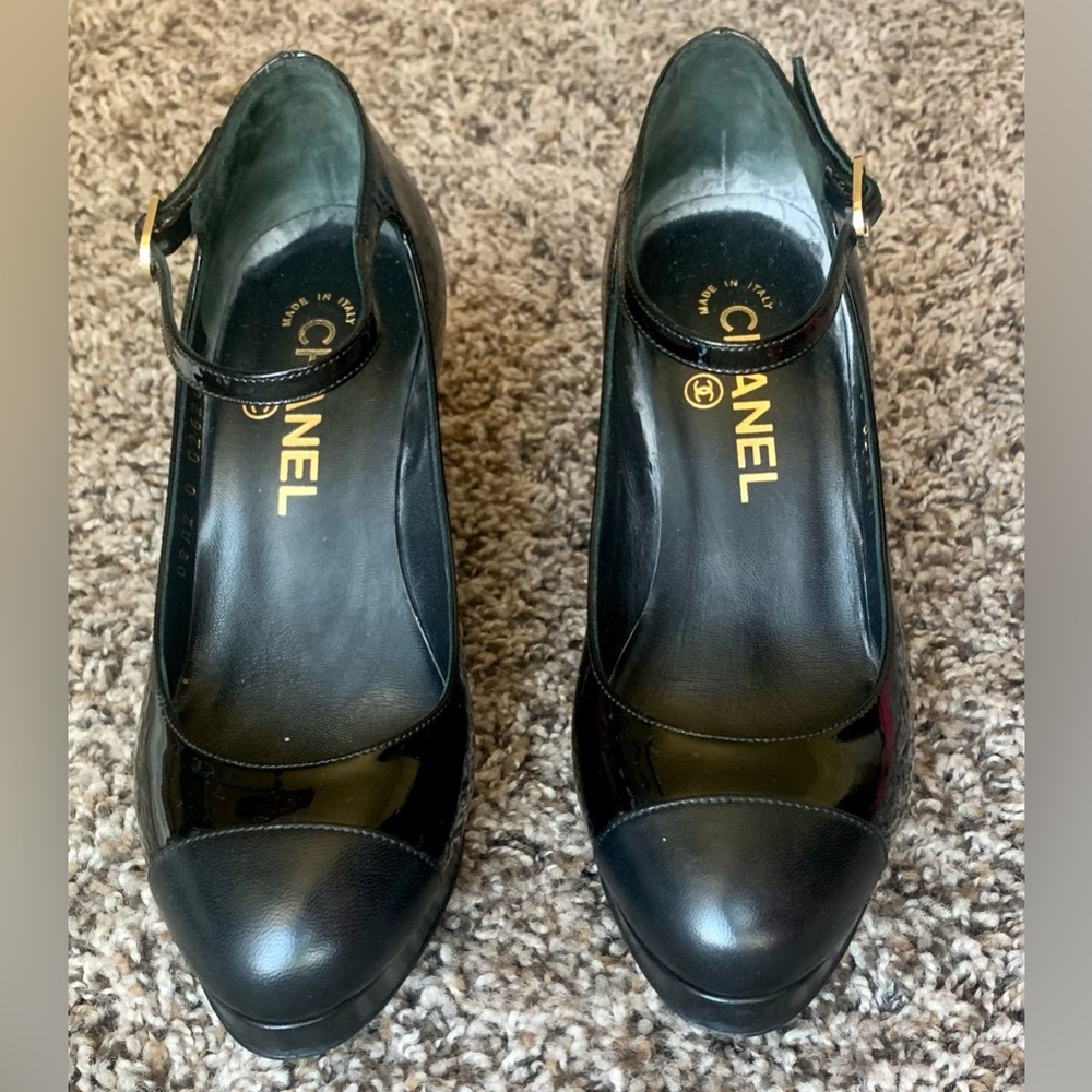 CHANEL Black Patent Mary Jane Pump with Scalloped Heel - Picture 16 of 16